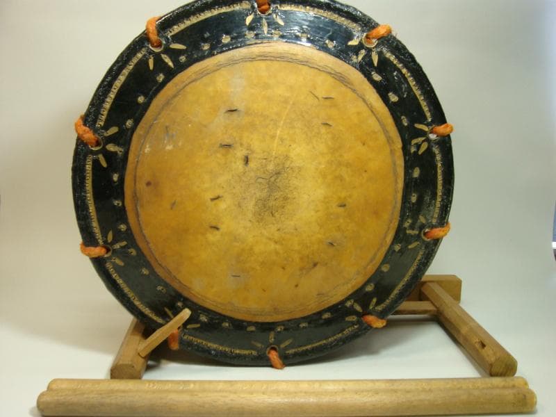 太鼓■古い和太鼓 締太鼓 梅 牡丹絵 台 バチ付 能楽 時代物■