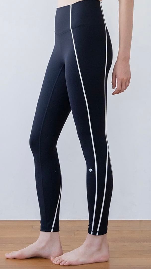 SUKALA カラーラインレギンス Mサイズ　ブラック新品タグ付き
