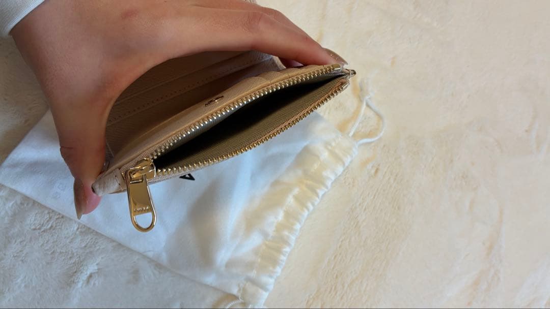 FURLA ベージュ 二つ折り財布