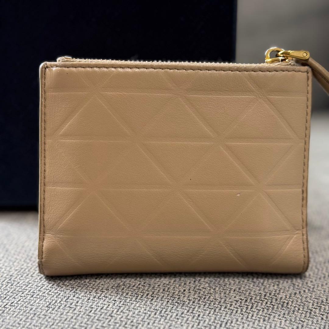 PRADA プラダ ソフトカーフ トライアングル 二つ折り財布
