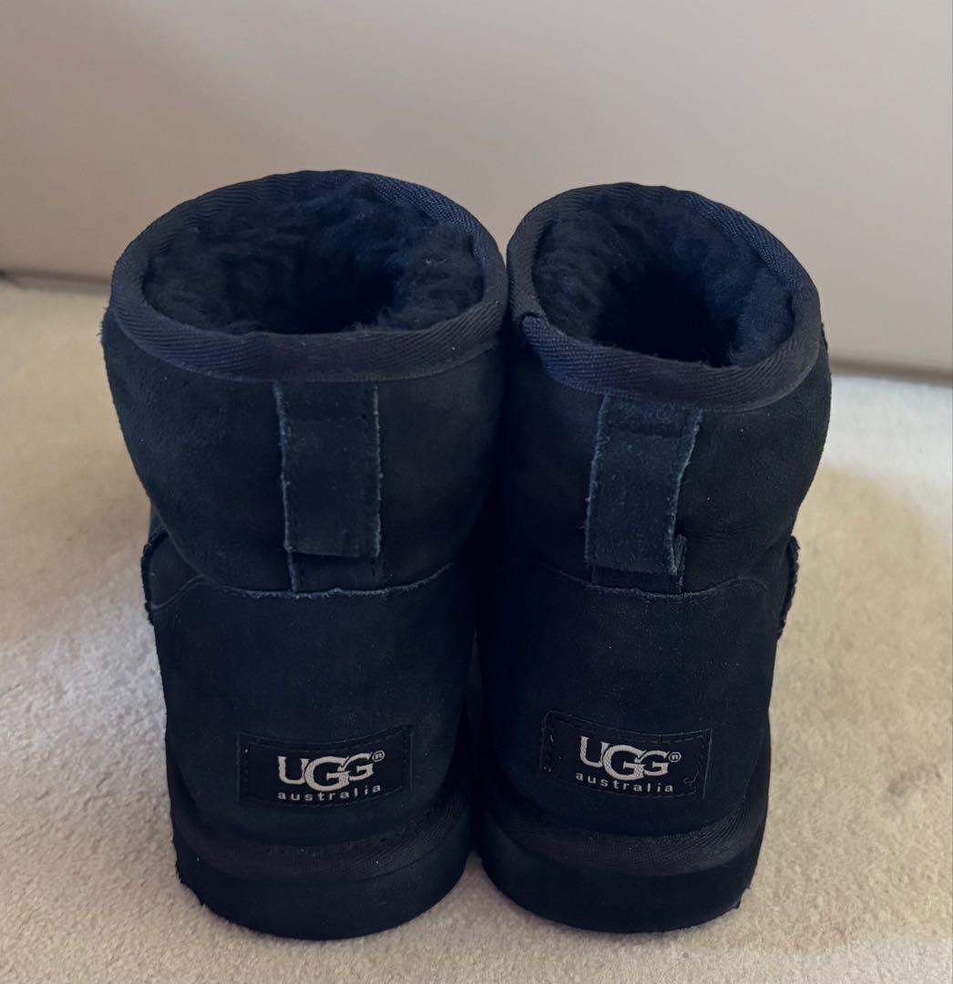 UGG♪クラッシックミニ♪ムートンブーツ♪黒♪サイズ8♪