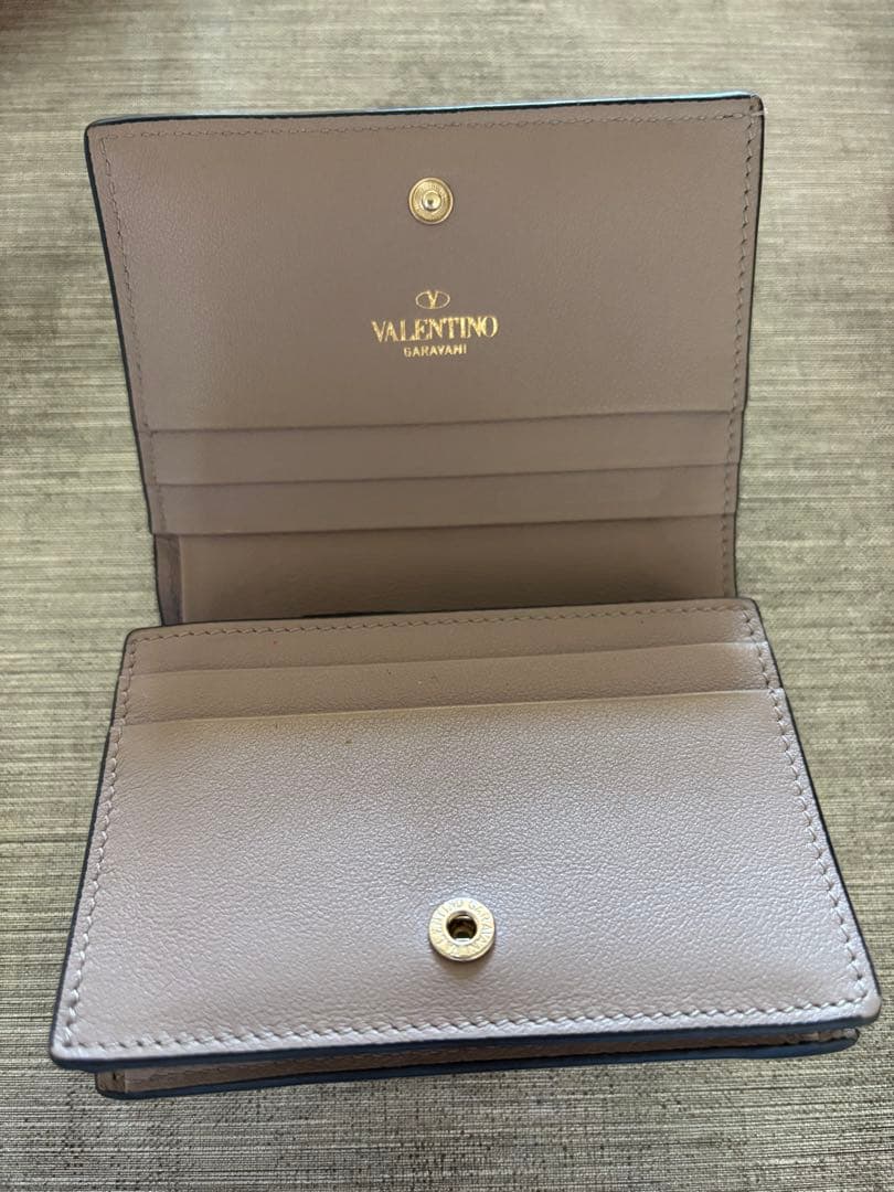 VALENTINO スタッズ付き二つ折り財布