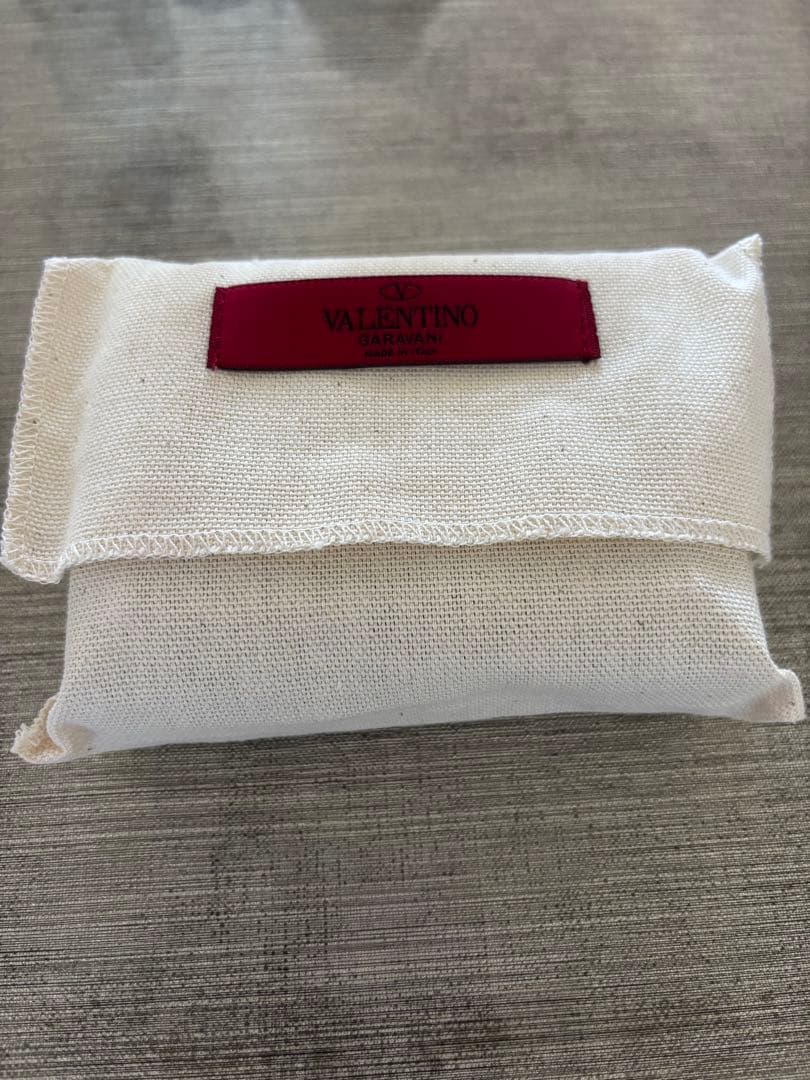 VALENTINO スタッズ付き二つ折り財布