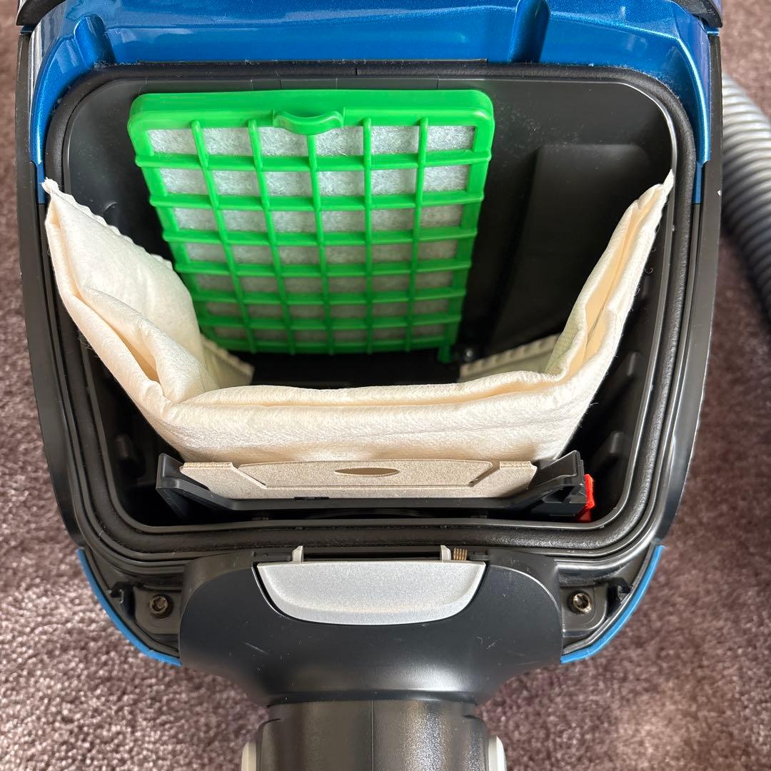 Electrolux エルゴスリーオート　掃除機 本体　EET530CB