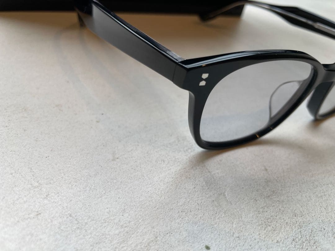 【極美品】OWNDAYS BACK in BLACK CM/広告着用商品