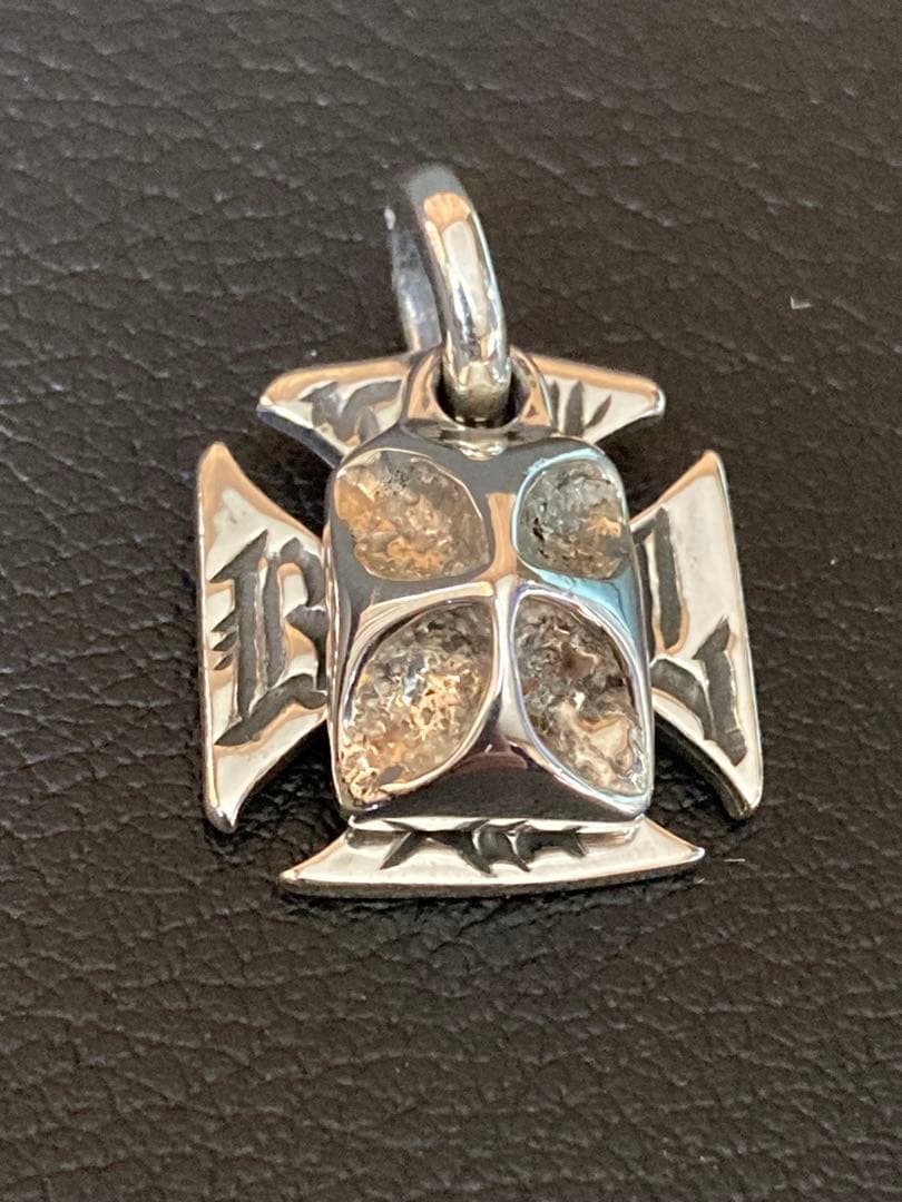 BWL Cross Pendant ゴールドオーバーレイ？ トラヴィスワーカー