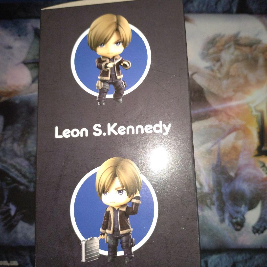 m*o様 バイオハザード　RE:4 レオン・S・ケネディ　ねんどろいど　フィギュ