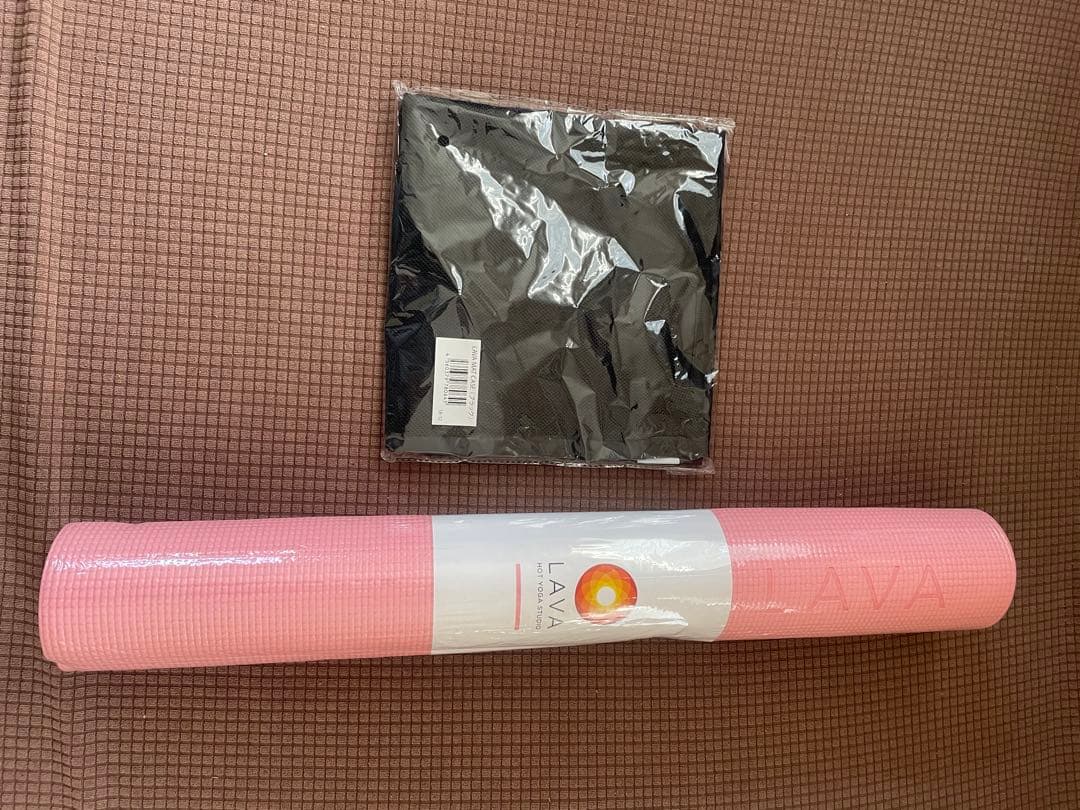 新品未開封、未使用 LAVA ピンクヨガマット、収納ケース付き