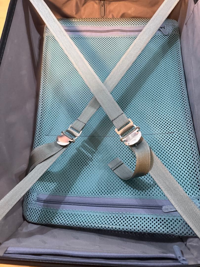 RIMOWA サルサ　シルバー機内持ち込みサイズ