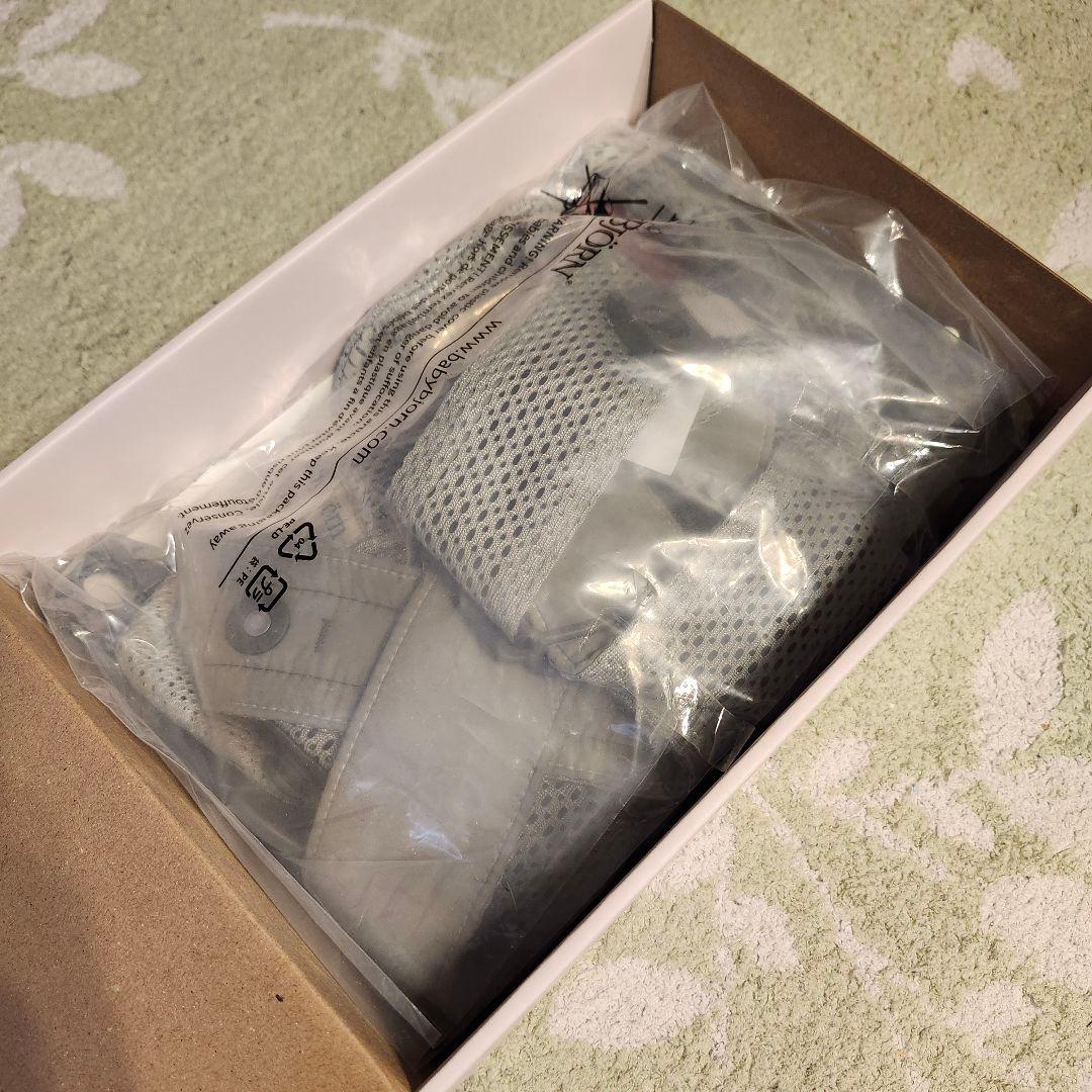 【美品/箱付き】BABYBJÖRN 抱っこ紐キャリアMINI Airグレー
