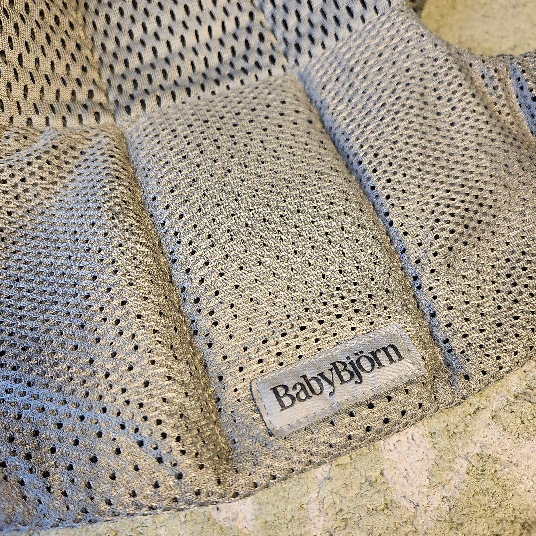 【美品/箱付き】BABYBJÖRN 抱っこ紐キャリアMINI Airグレー