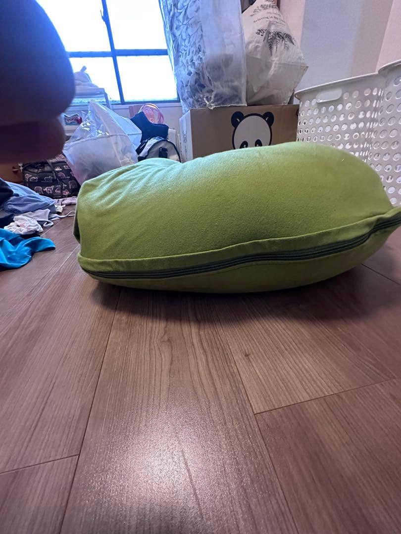 緑色 U字型クッションYogibo