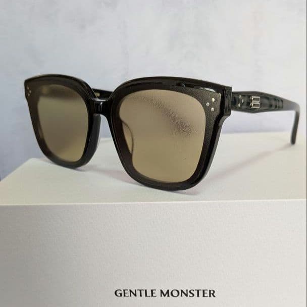 新品未使用※GENTLE MONSTER　DEAR　ブラック・サングラス・茶色