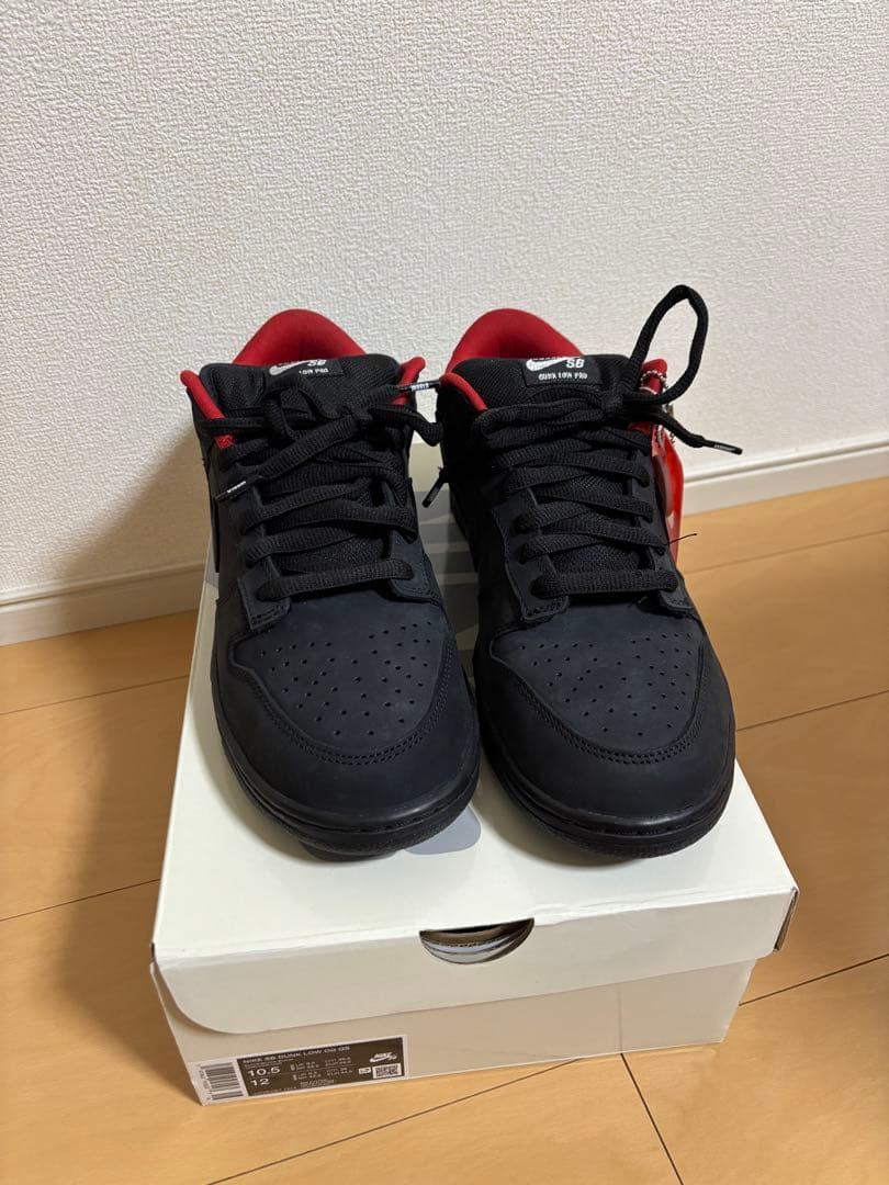 靴 supreme Nike SB Dunk Low