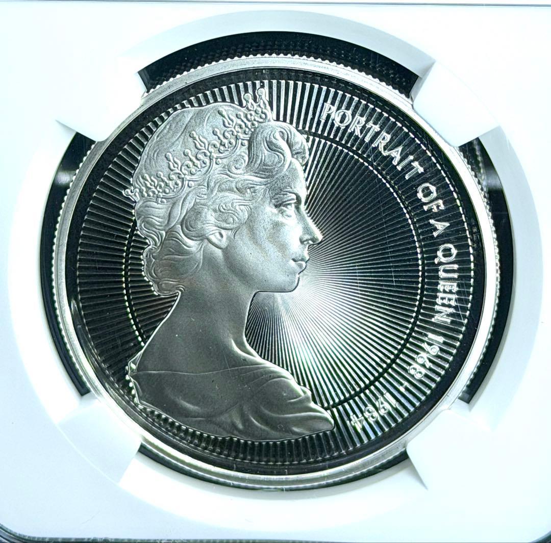 初日限定 2026年 エリザベス２世 銀貨 PF70UC FDOI 元箱付