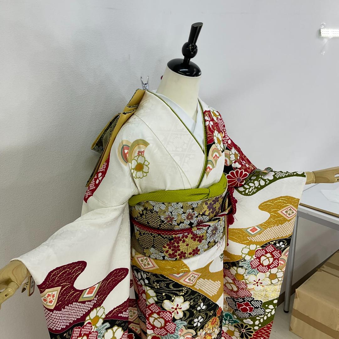 お振袖フルセット　7点セット　白　古典テイスト　LL～トールサイズ　正絹　美品