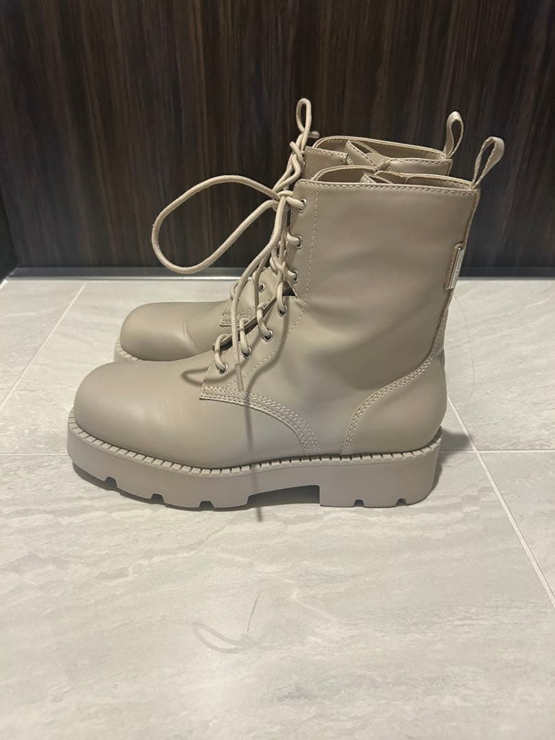CHARLES & KEITH リッジッドソール レースアップコンバットブーツ