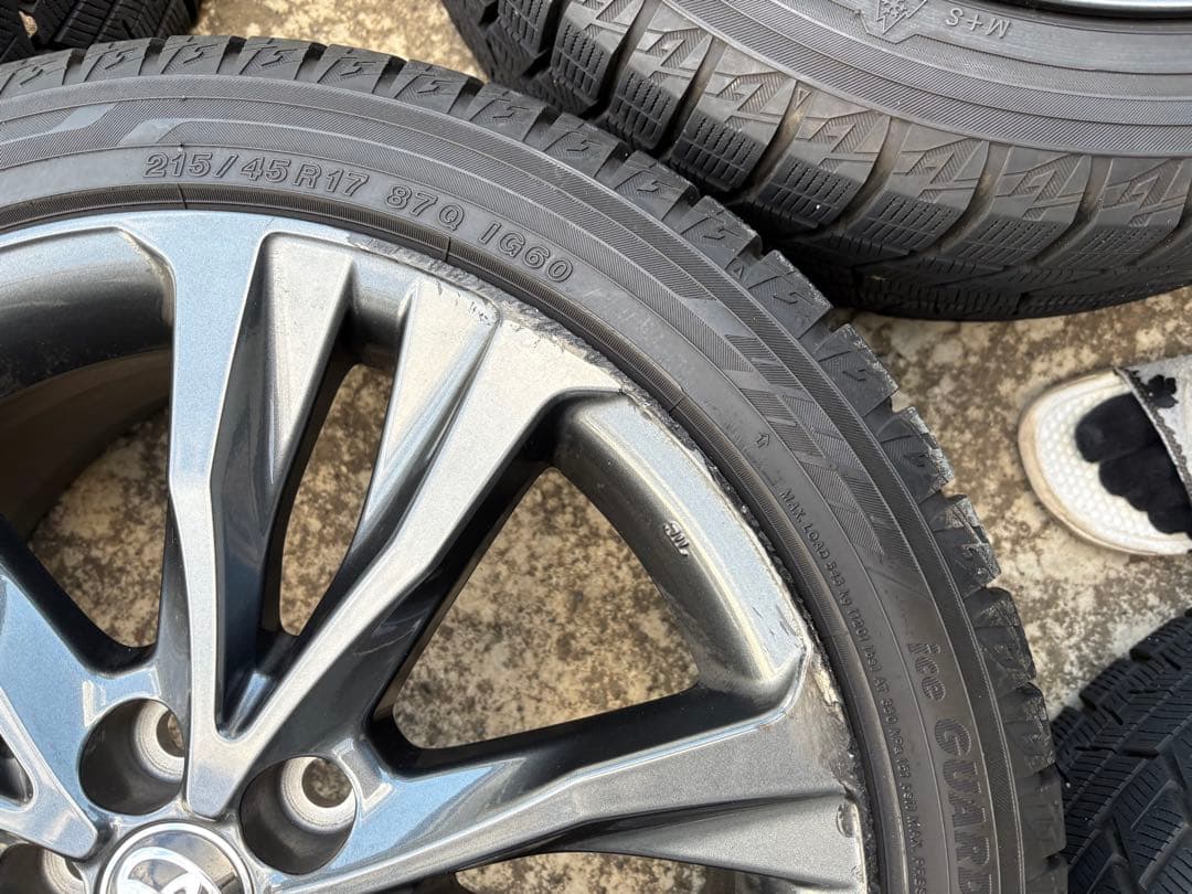 スタッドレス YOKOHAM ICE GUARD 215/45/17 バリ山