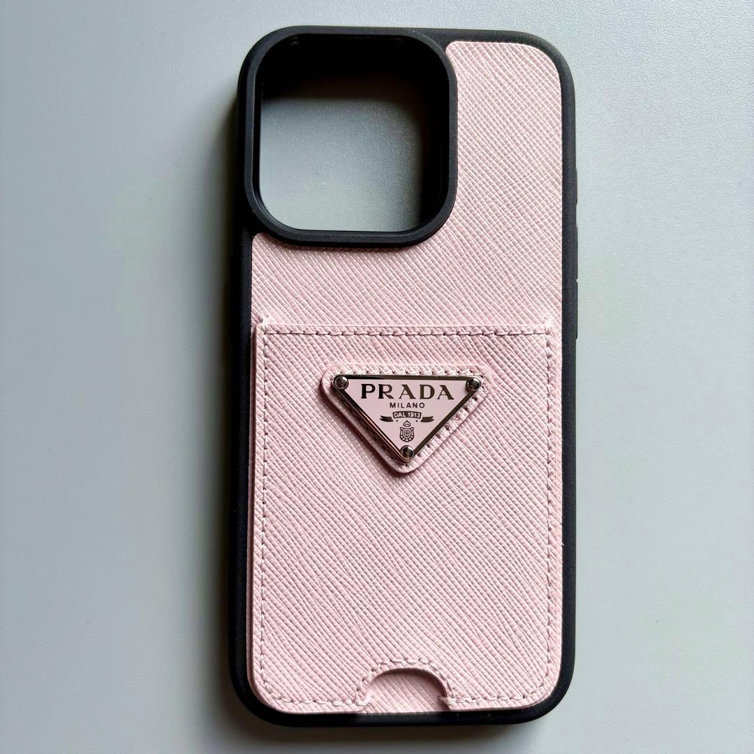 新品 未使用 プラダ PRADA iPhoneケース 15 Pro ロゴ ピンク