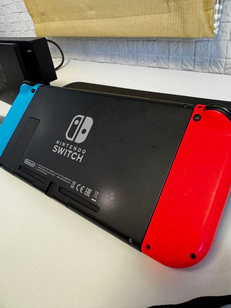 Nintendo Switch 本体Joy-Con&充電スタンド&ソフト付き