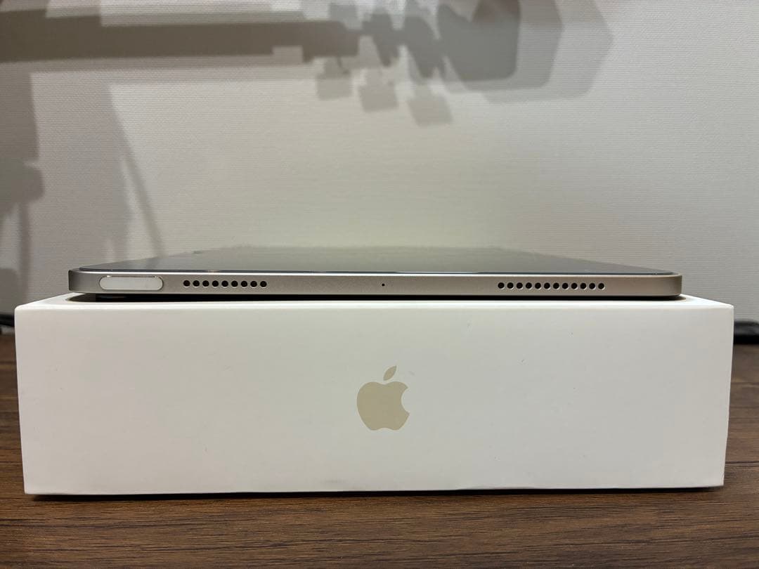 【凧人】iPad Air 第5世代 Wi-Fi 64GB スターライト