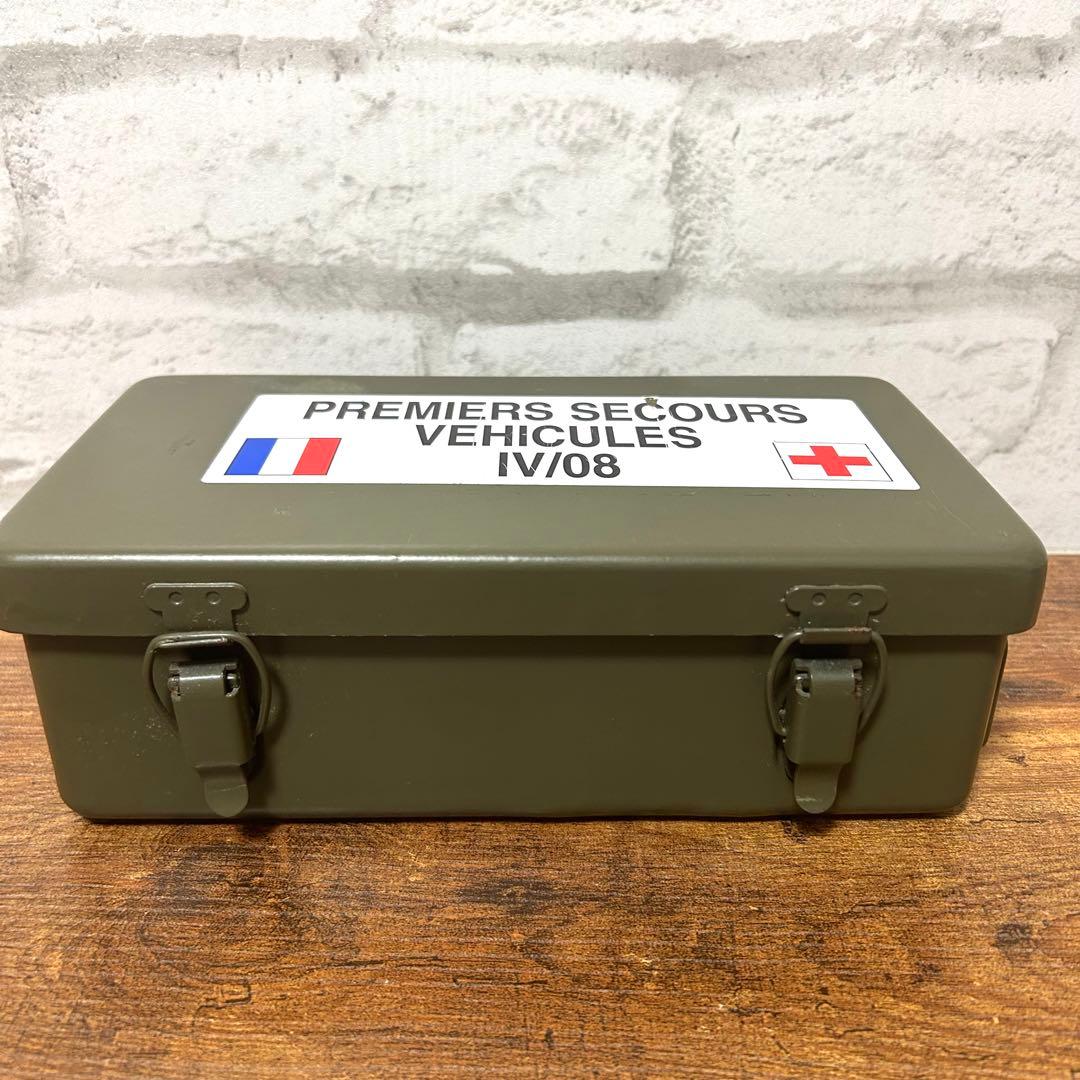 現地購入 フランス軍のFirst Aid l Box メディカルボックス