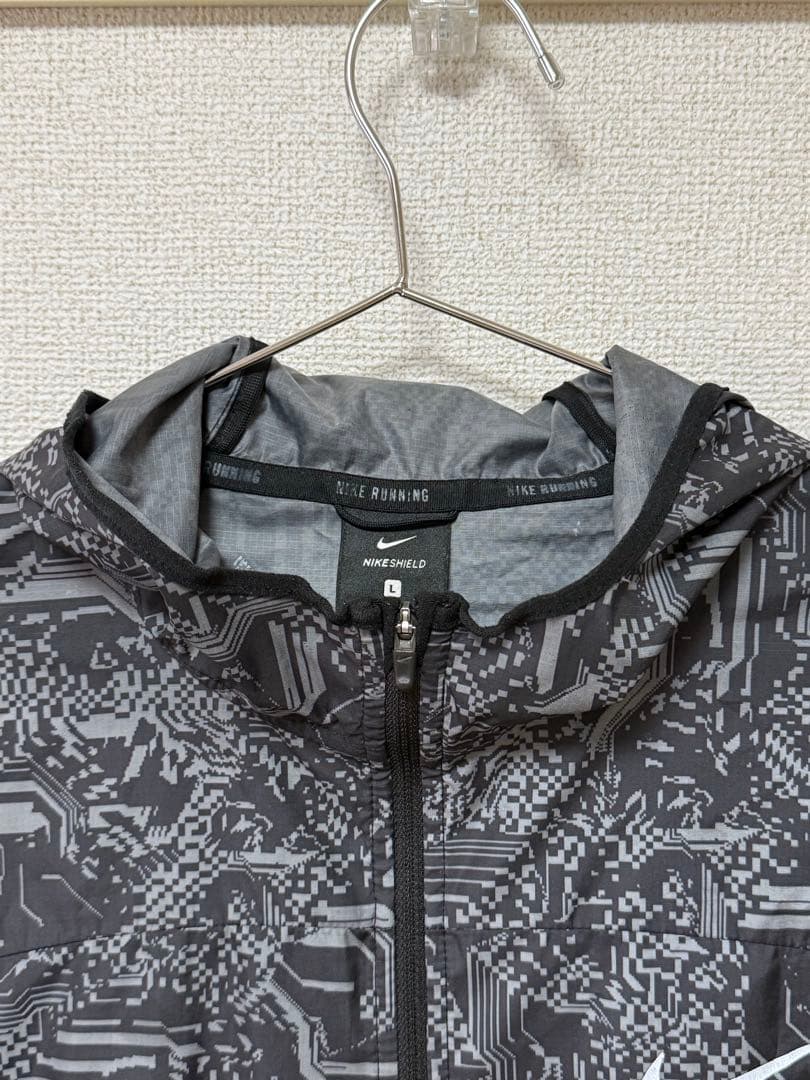 ナイキ シールドレーサーNIKE ナイロンパーカー ランニング L