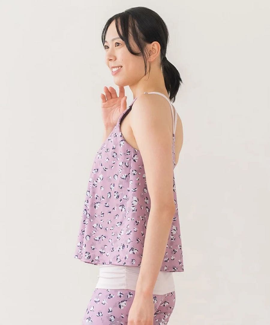 SUKALAピンク花柄タンクトップとレギンスセット　Ｓサイズ