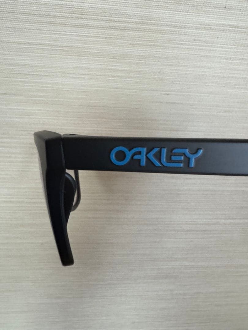Oakley フロッグスキン　調光サングラス