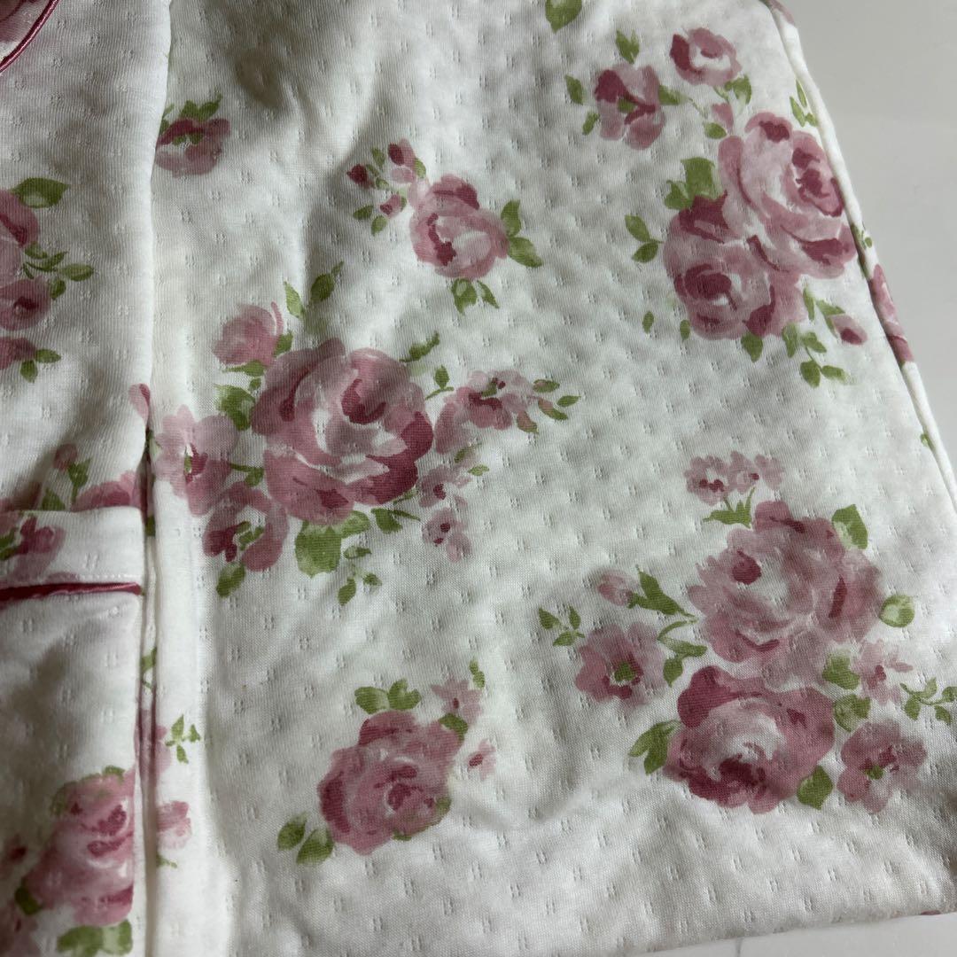 （新品未使用）ナルエーバラ柄パジャマ　白