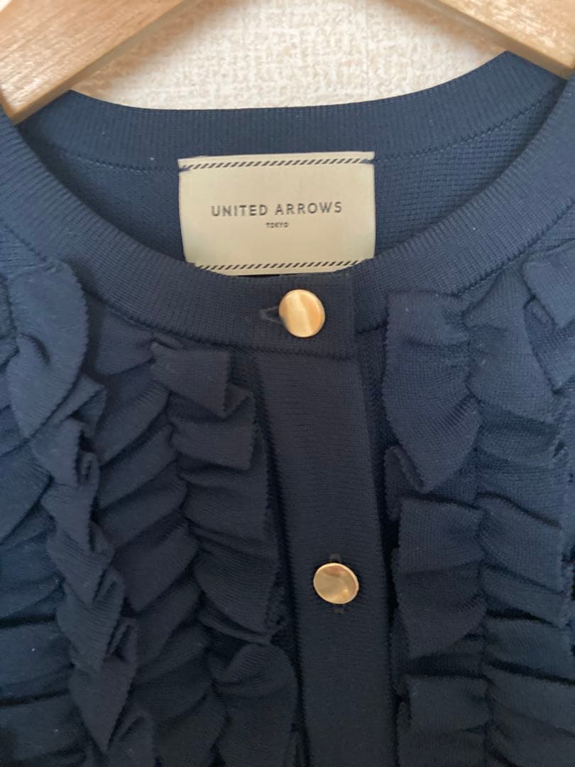 UNITED ARROWS フリルネイビーカーディガン