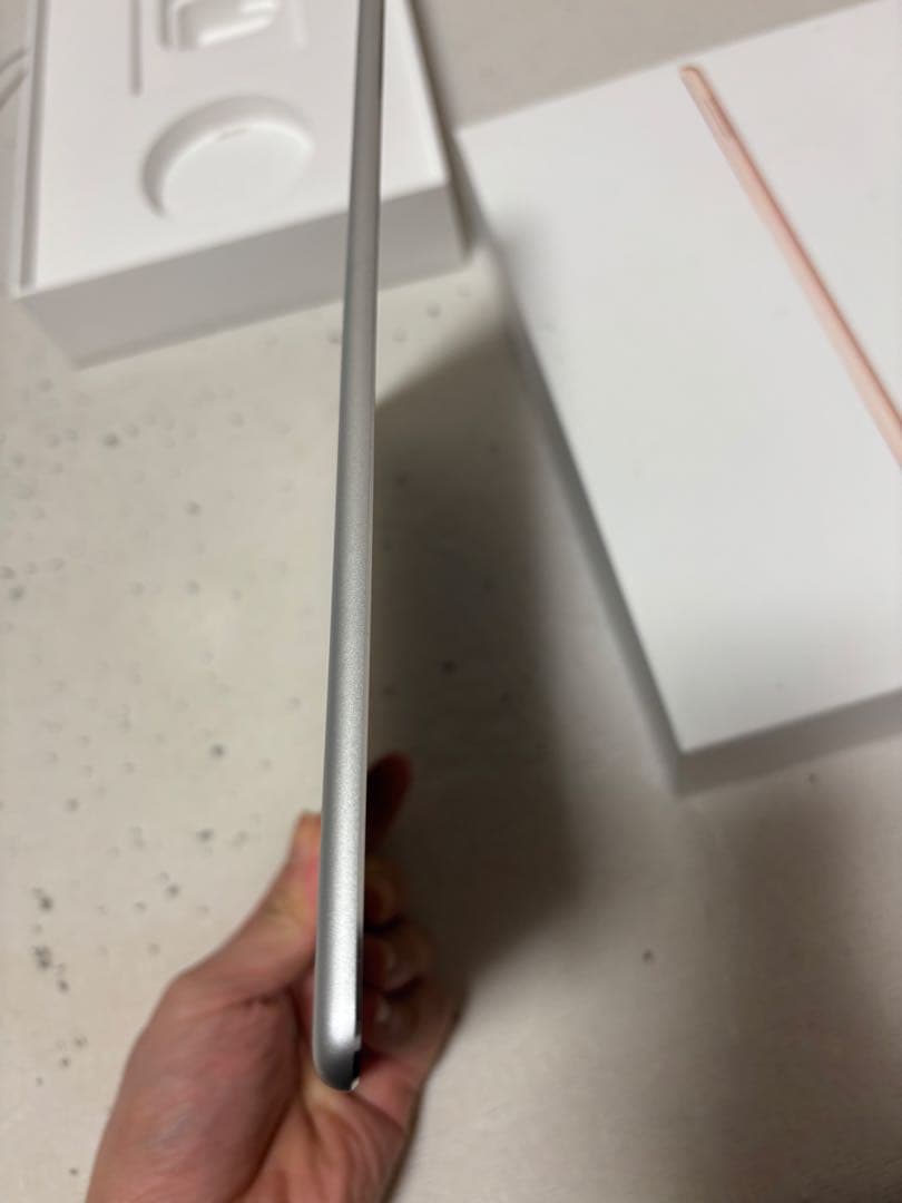 ユ*キ様 Apple iPad Air 2 32GB バッテリー97%