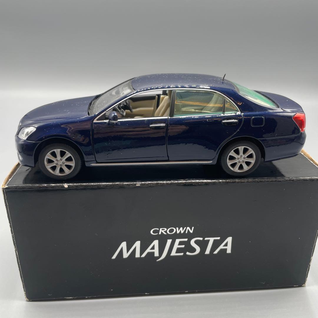 1/30 TOYOTA CROWN MAJESTA ダークブルーマイカ
