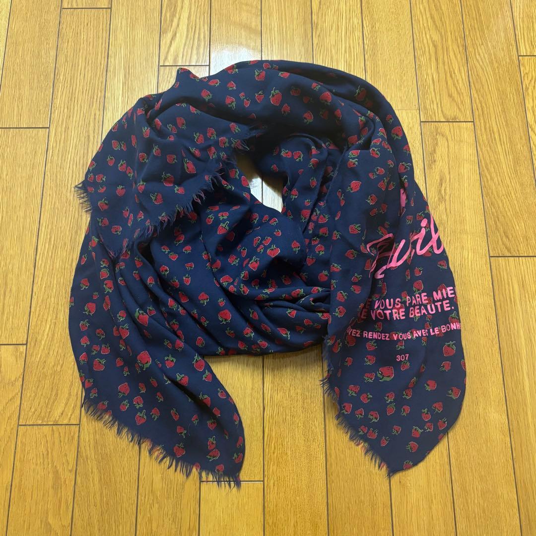 MUVEILいちごイチゴ柄ストールほぼ新品