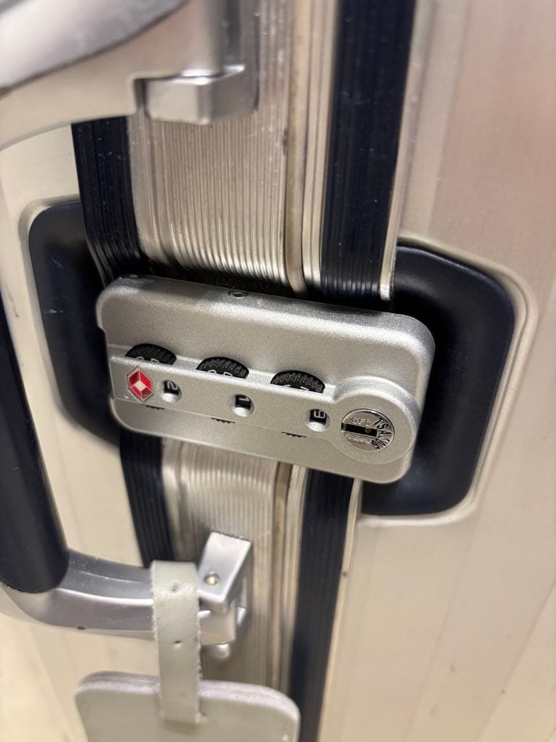 リモワRIMOWA SILVER INTEGRAL 82L4輪アルミ　トパーズ