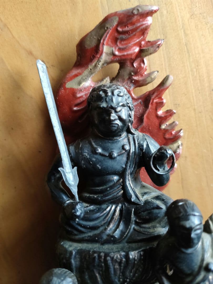 か*ん様 仏教美術 不動明王 三尊像287g　高さ11cm　厨子