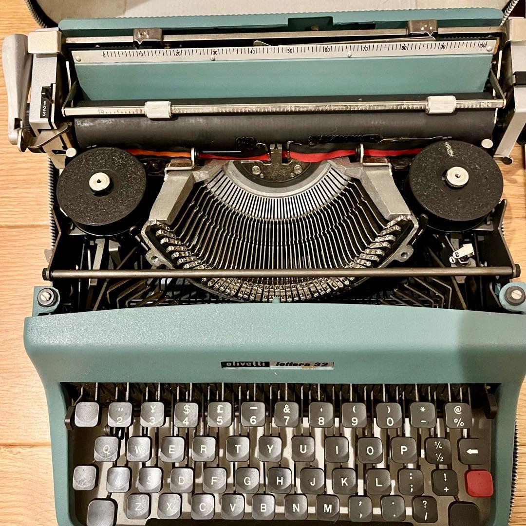 【昭和レトロ】Olivetti オリベッティ レッテラ 32 【タイプライター】