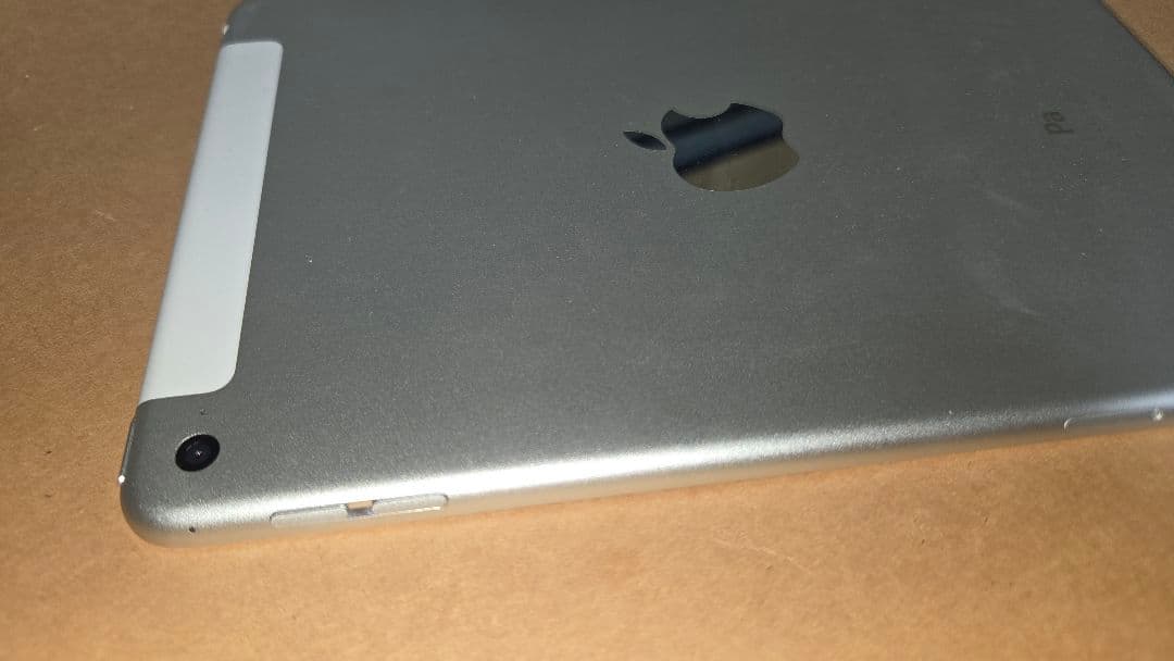 中古 動作確認済 iPad mini4 128GB シルバー セルラーモデル