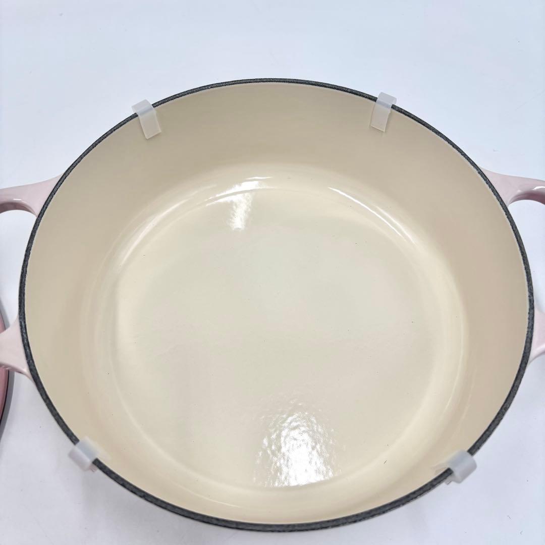【未使用品】 ル・クルーゼ 両手鍋 ピンク SHELL PINK 24 3.1L
