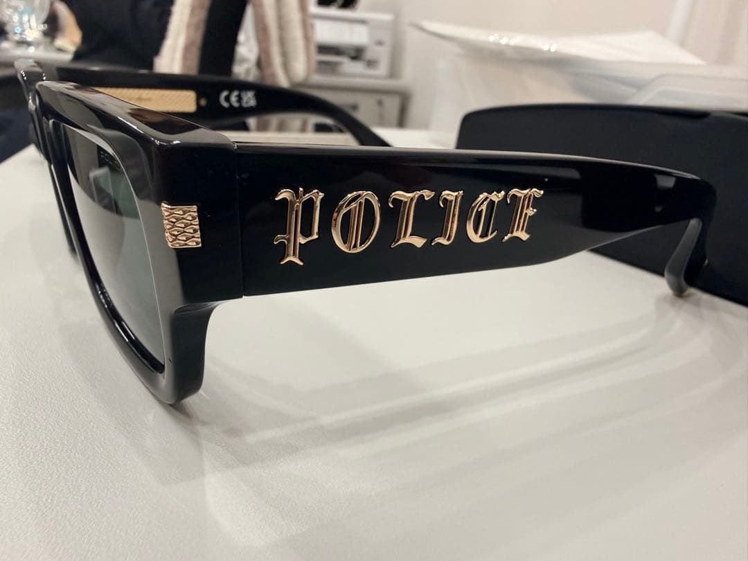 POLICE ポリス サングラス ブラック ゴールドロゴ ケース付き 正規品