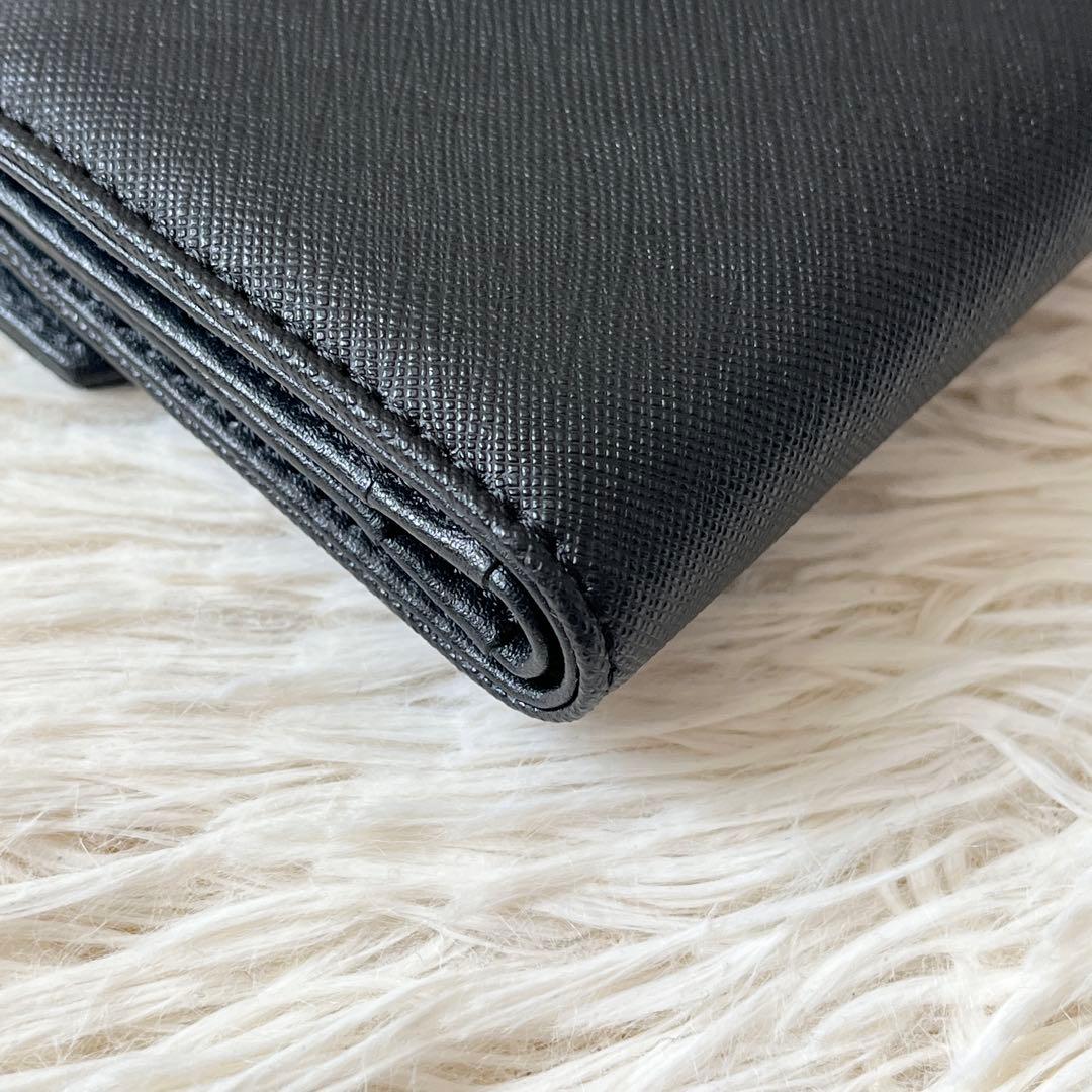 新品✨ヴィヴィアンウエストウッド　三つ折り財布　オーブ　黒　レザー　フロントロゴ