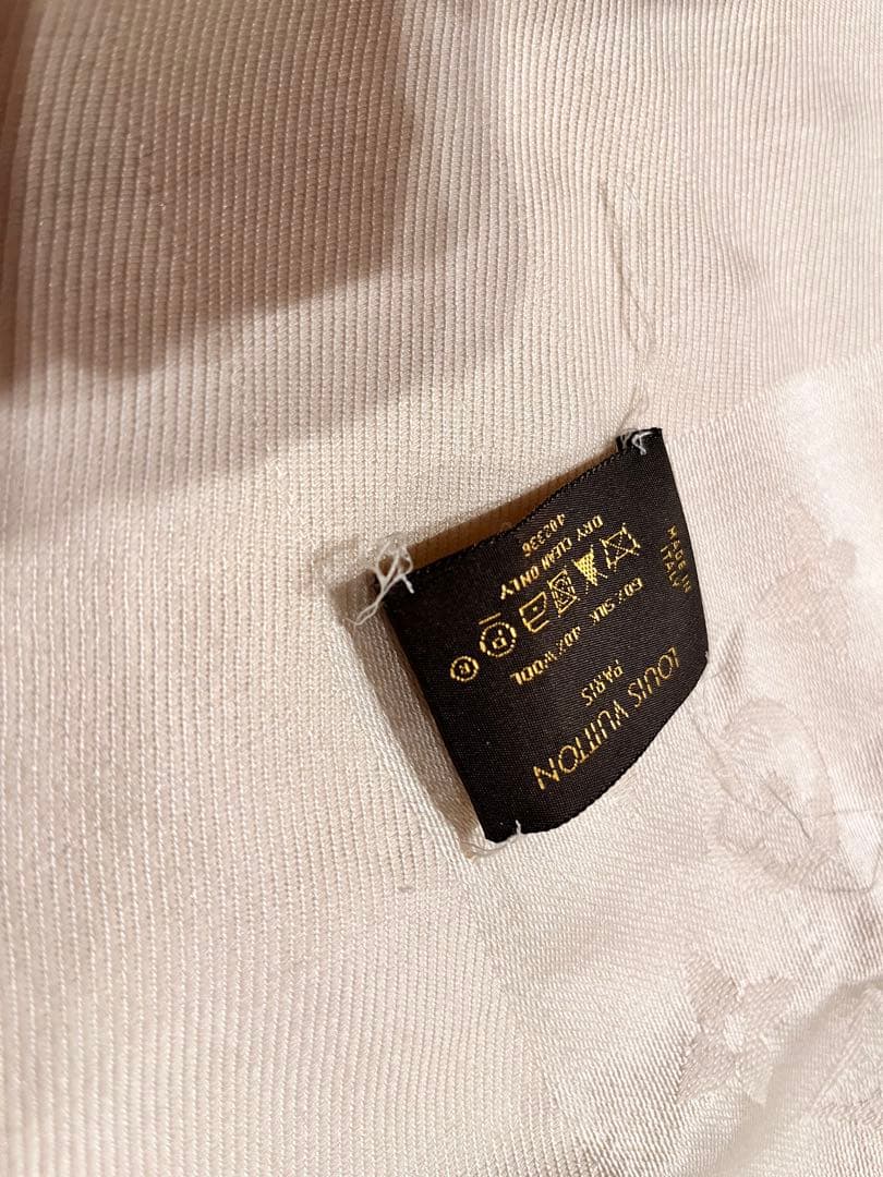 LOUIS VUITTON（ルイヴィトン)ショール　モノグラム　アイボリー
