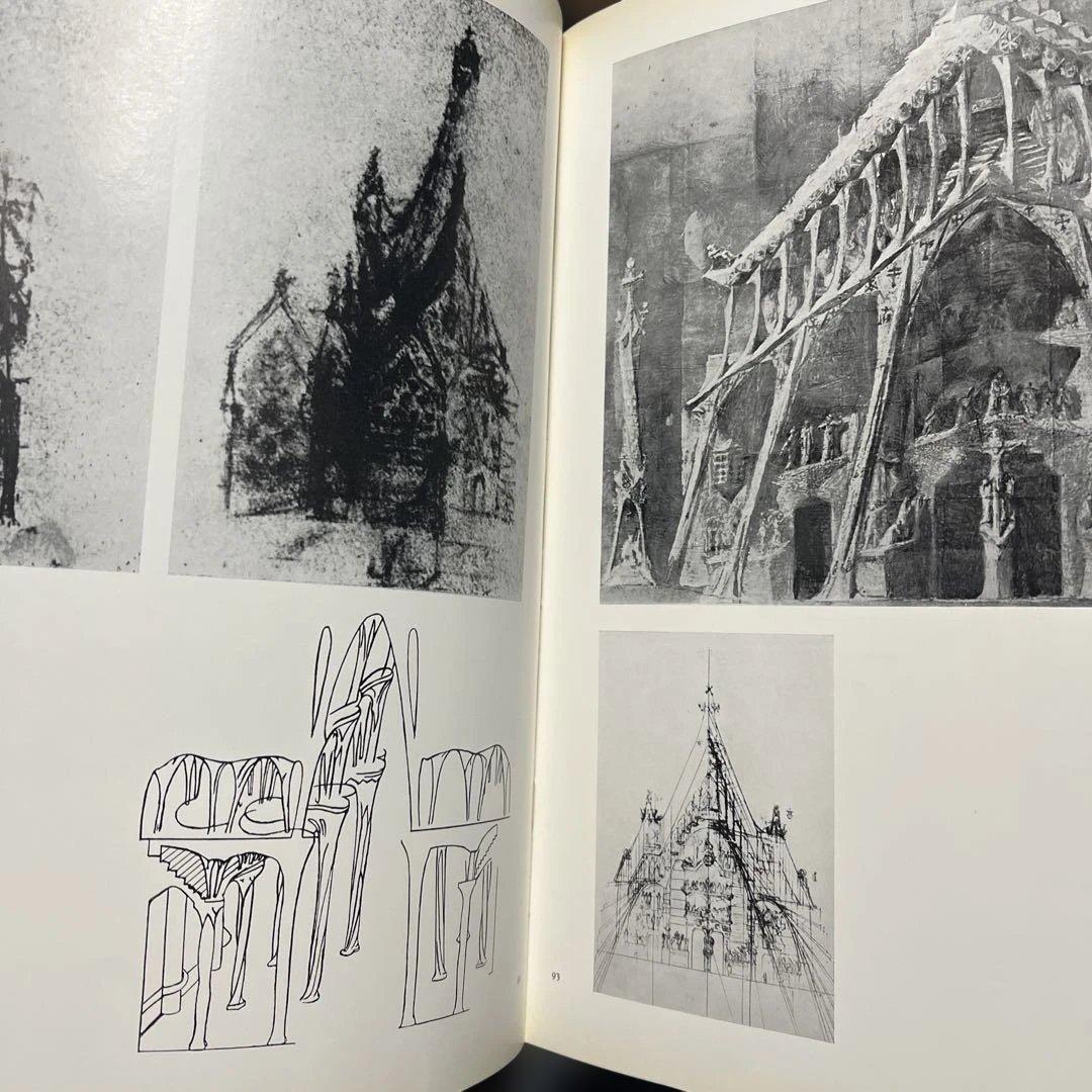 GAUDÍ - ガウディの建築と生涯　洋書