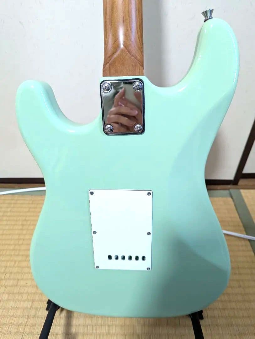 エリス‼️ネスティア‼️ストラトSSHタイプ エレキギター ‼️グリーン色‼️