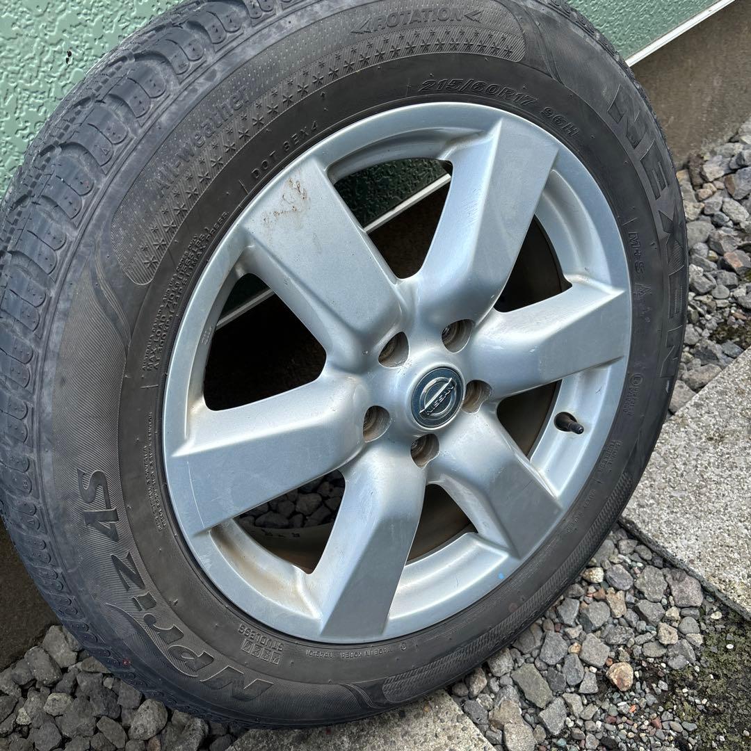 エクストレイル　ホイール　タイヤ　215/60/17R 中古