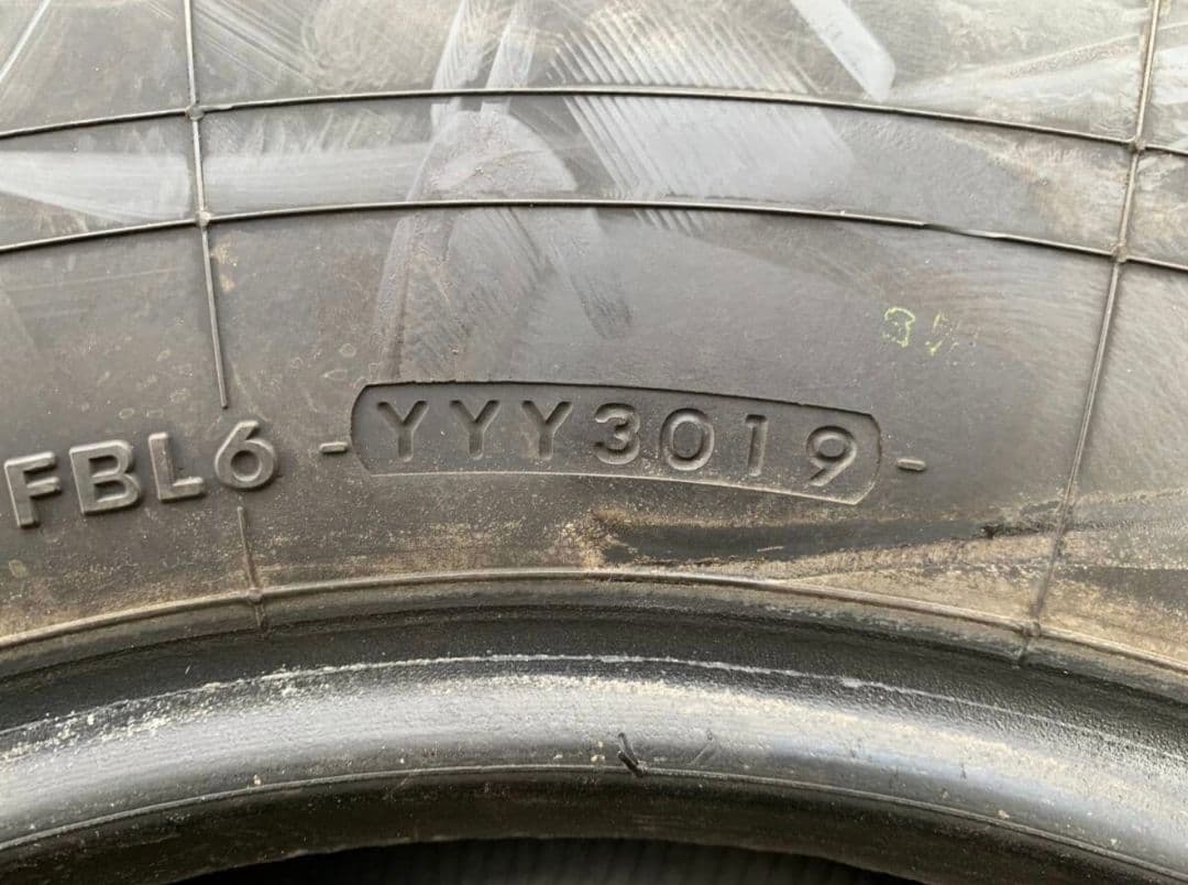 現行 限界お値下 ほぼ新品 315 75 16 スタッドレス タイヤ ランクル