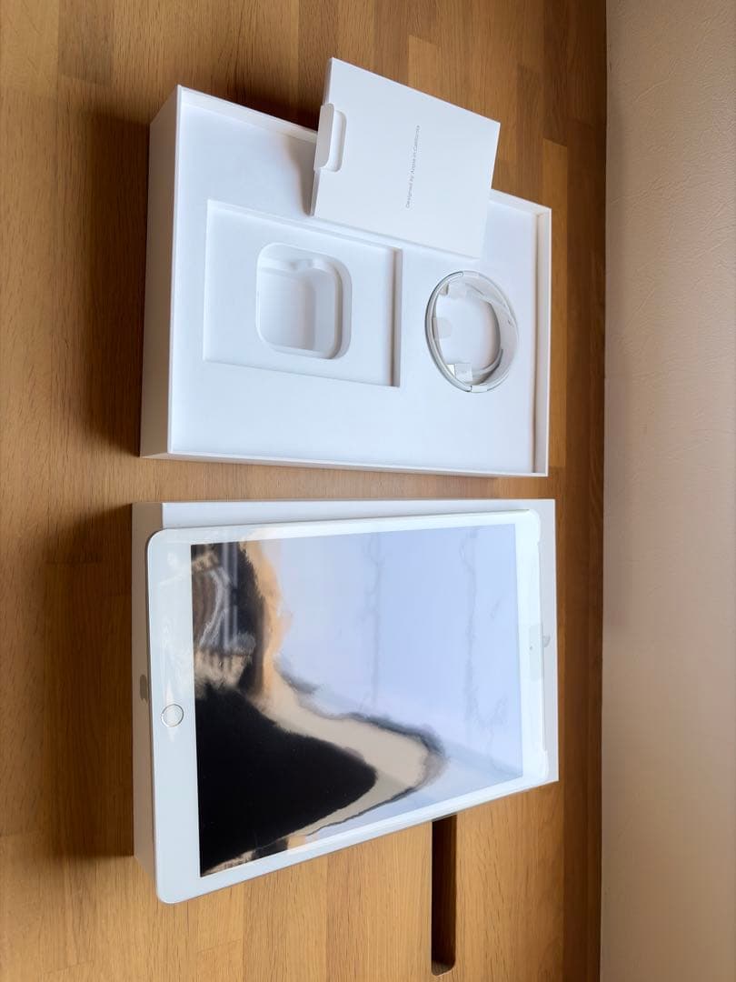 Apple iPad (第7世代) 10.2インチ Wi-Fiモデル ホワイト