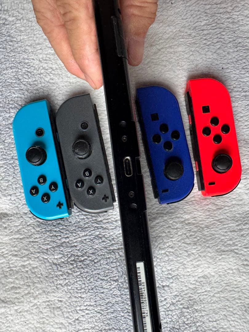 Nintendo Switch 本体とジョイコン4個セット