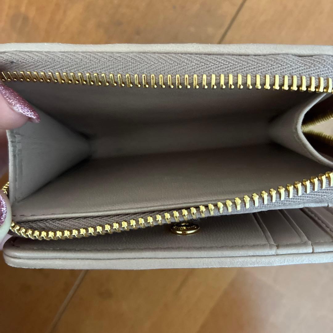 miu miu プリーツデザイン 二つ折り財布 グレーベージュ