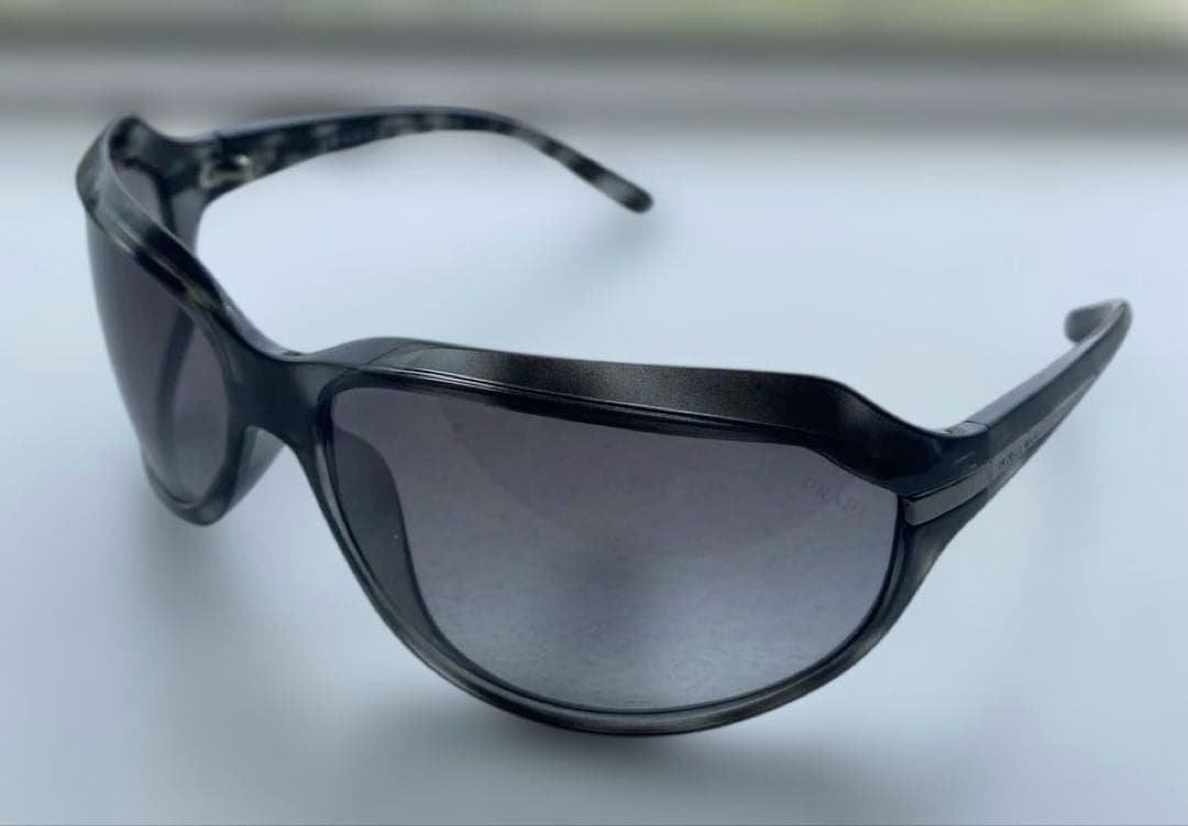 PRADA（プラダ）サングラス　グレー　べっこう柄　黒　SPR14G